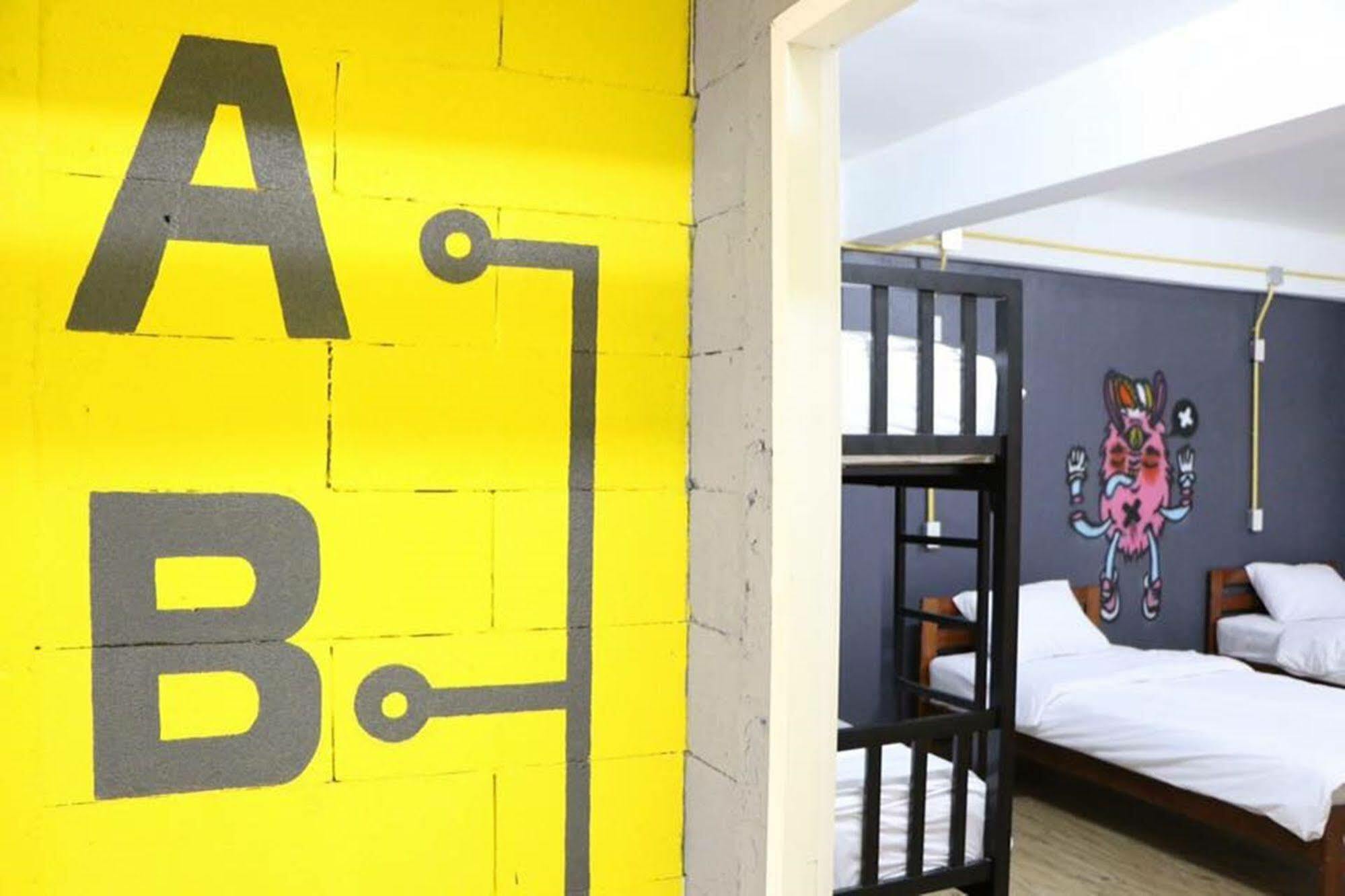Norn Nung Len Cafe'&Hostel Chiang Rai Esterno foto