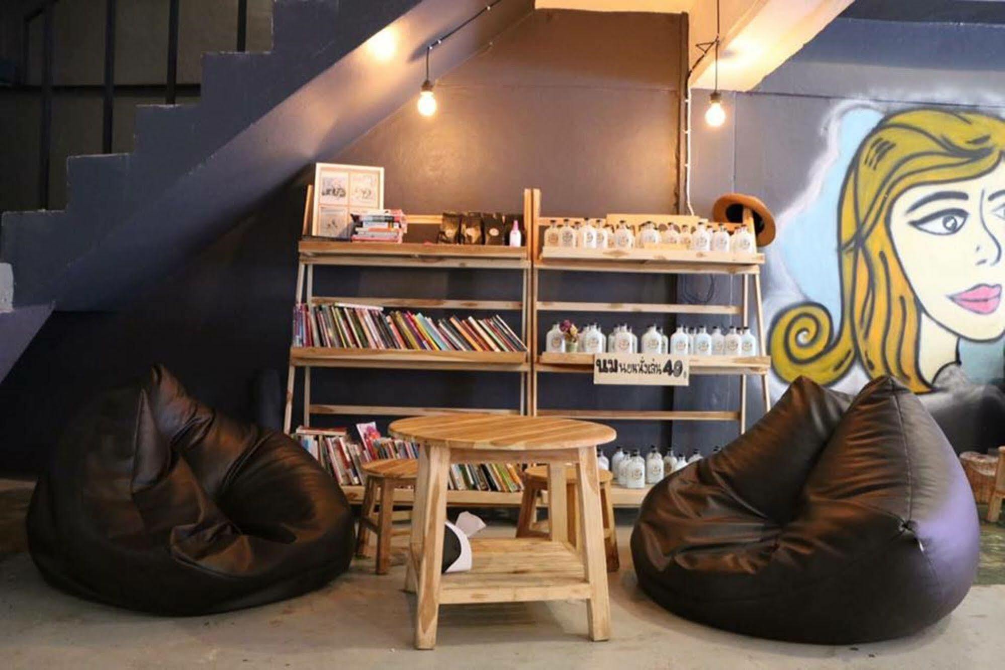 Norn Nung Len Cafe'&Hostel Chiang Rai Esterno foto